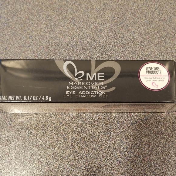 Eye Shadow Set - Picture 2 of 3